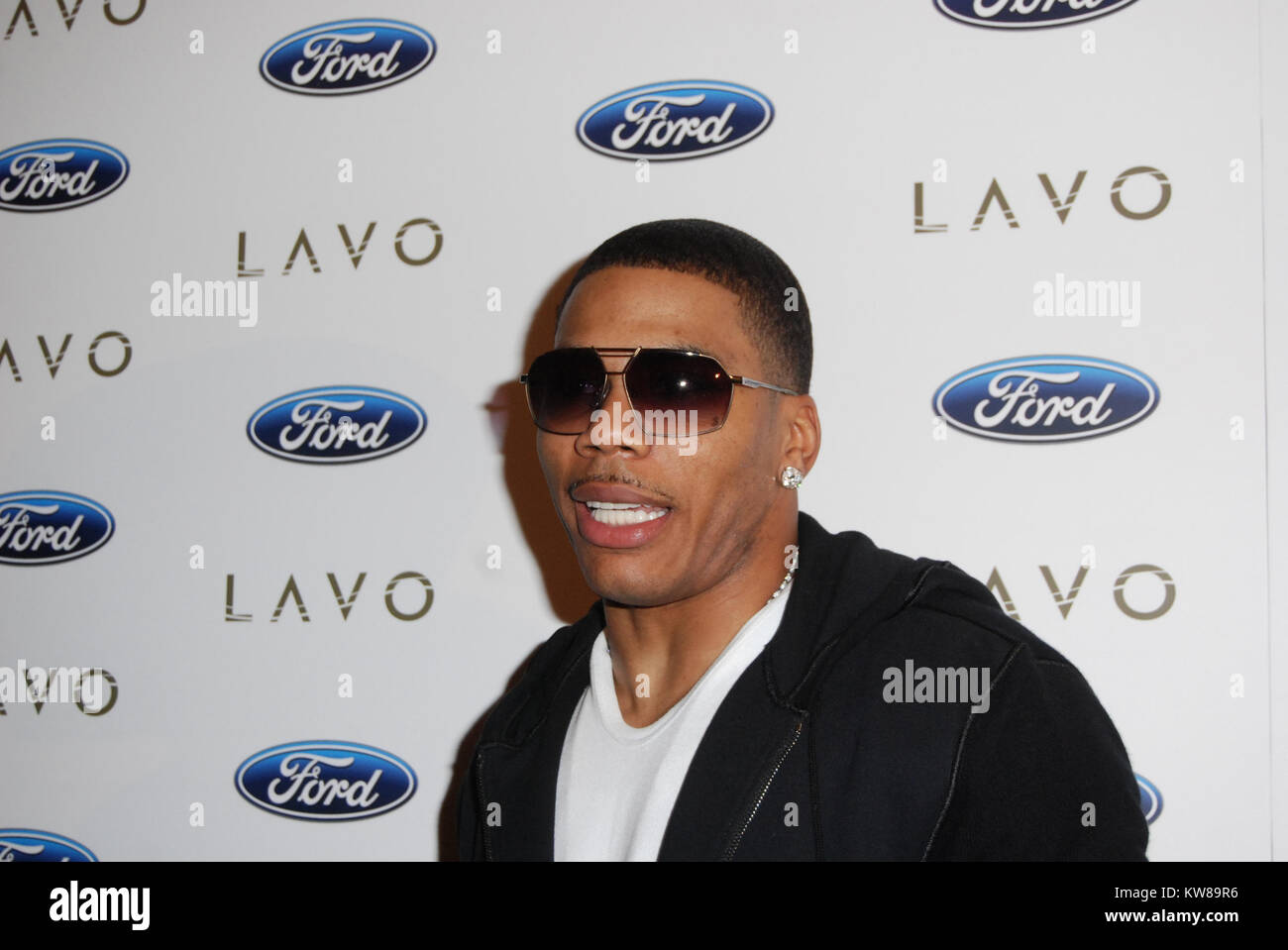 LAS VEGAS - NOVEMBER 02: Singer Nelly arrives at his surprise birthday