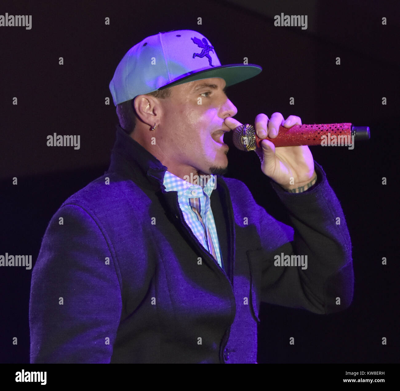 HOLLYWOOD FL NOVEMBER 13 Robert Van Winkle aka Vanilla Ice performs at Footy's Bubbles n