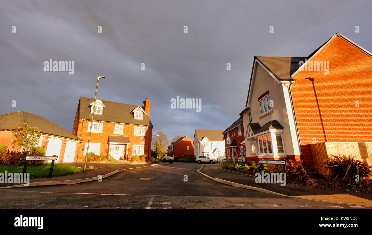 Ashourne, Derbyshire, UK. 31st December, 2017. Ashbourne Derbyshire 2017 property boom, sunset on the last day of 2017 over new property development in Ashbourne ranked No. 2 in the Zoopla top 10 towns for property price growth of 2017 Credit: Doug Blane/Alamy Live News Stock Photo