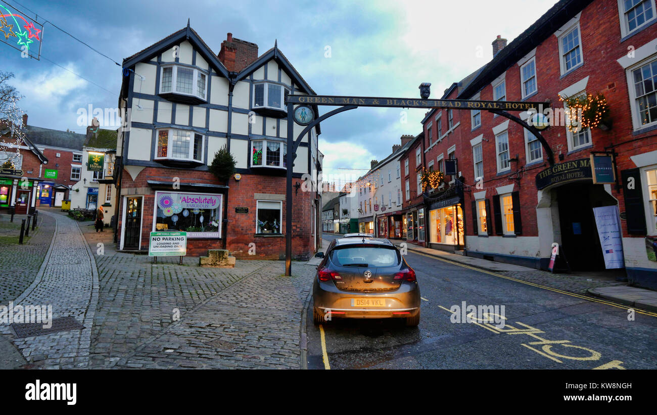 Ashourne, Derbyshire, UK. 31st December, 2017. Ashbourne Derbyshire 2017 property boom, sunset on the last day of 2017 in the market town of Ashbourne ranked No. 2 in the Zoopla top 10 towns for property price growth of 2017 Credit: Doug Blane/Alamy Live News Stock Photo