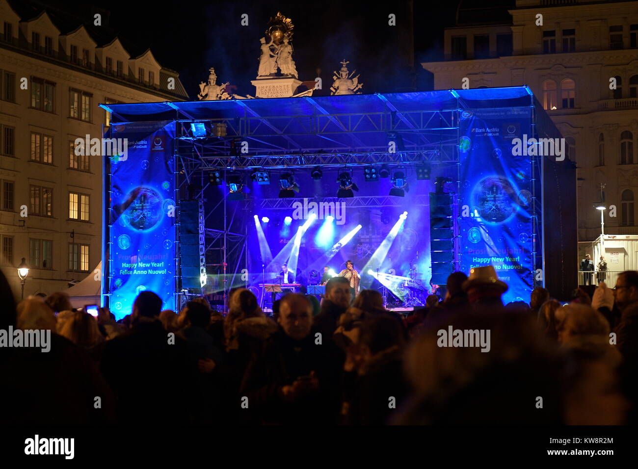 Vienna, Austria, December 31, 2017. On the last day of the year, guests will find an attractive entertainment program on eleven stages and locations from the afternoon. 600,000 national and international guests are enchanted by this lively and attractive offer every year. Picture shows the Viennese New Year's Eve path in the city center in the pedestrian zone at the yard (am Hof). Credit: Franz Perc/Alamy Live News Stock Photo