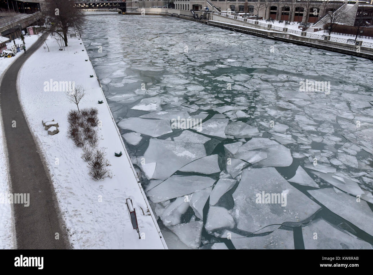 Chicago, USA. 31 December 2017. USA weather: The Chicago River is ...