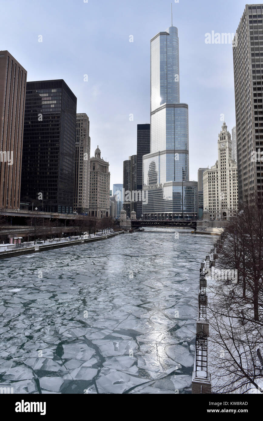 Chicago, USA. 31 December 2017. USA weather: The Chicago River is ...