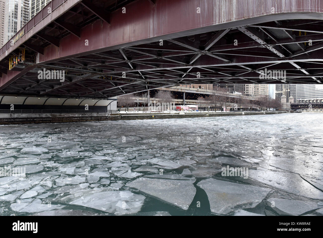 Chicago, USA.  31 December 2017.  USA weather:  The Chicago River is frozen as temperatures dip to -17C.  Extremely cold conditions are forecast to continue into the New Year.  Credit: Stephen Chung / Alamy Live News Stock Photo