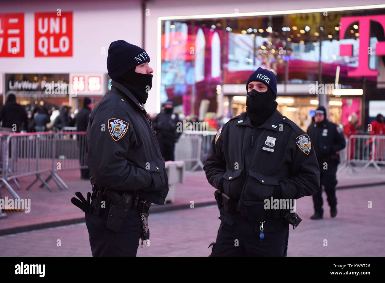 New York, USA. 31st Dec, 2017. Police officers stand guard at Times ...