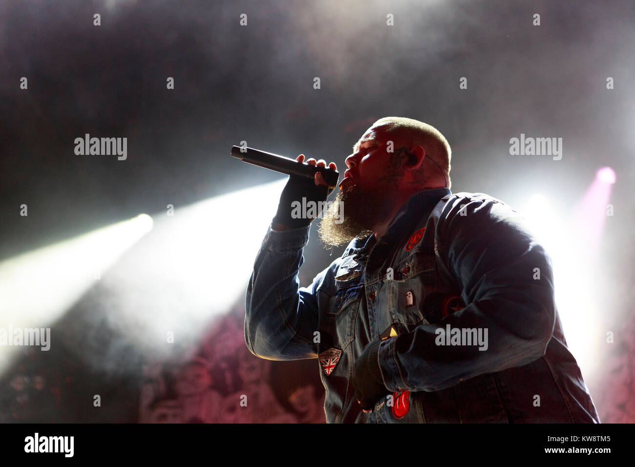 Edinburgh Rag Edinburgh, UK. 31st Dec, 2017. Rag'n'Bone Man on stage in Princess ...