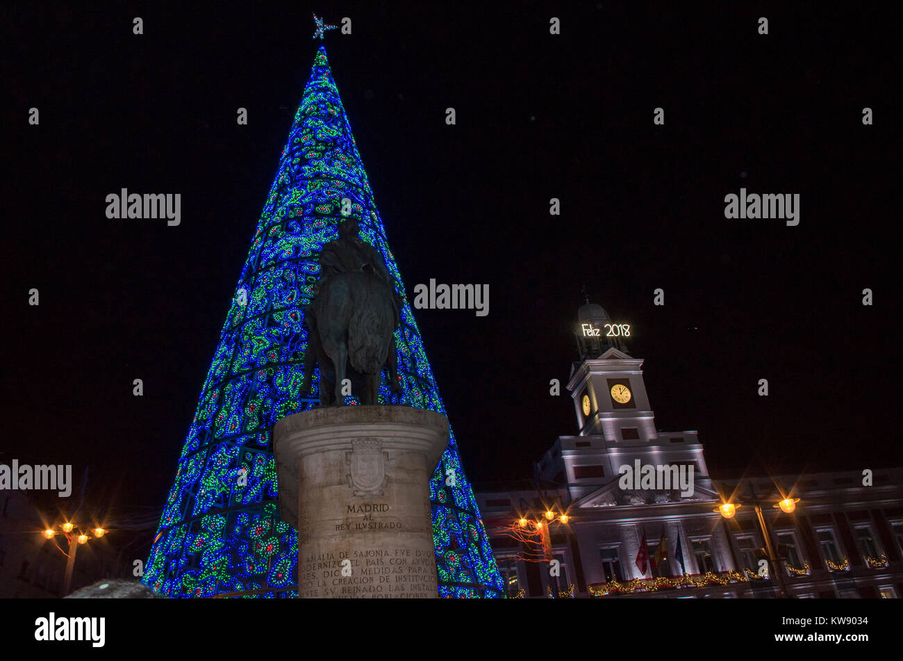 Madrid, Spain. 31st Dec, 2017. Thousands of people gathered at the central square of Madrid Puerta del Sol to welcome the new year and have the traitional 12 lucky grapes. Credit: Lora Grigorova/Alamy Live News Stock Photo
