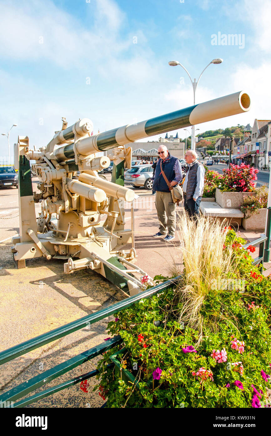 Famous German WWII 88mm FLAK and anti-tank gun preserved and displayed in Arromanches, Normandy Stock Photo