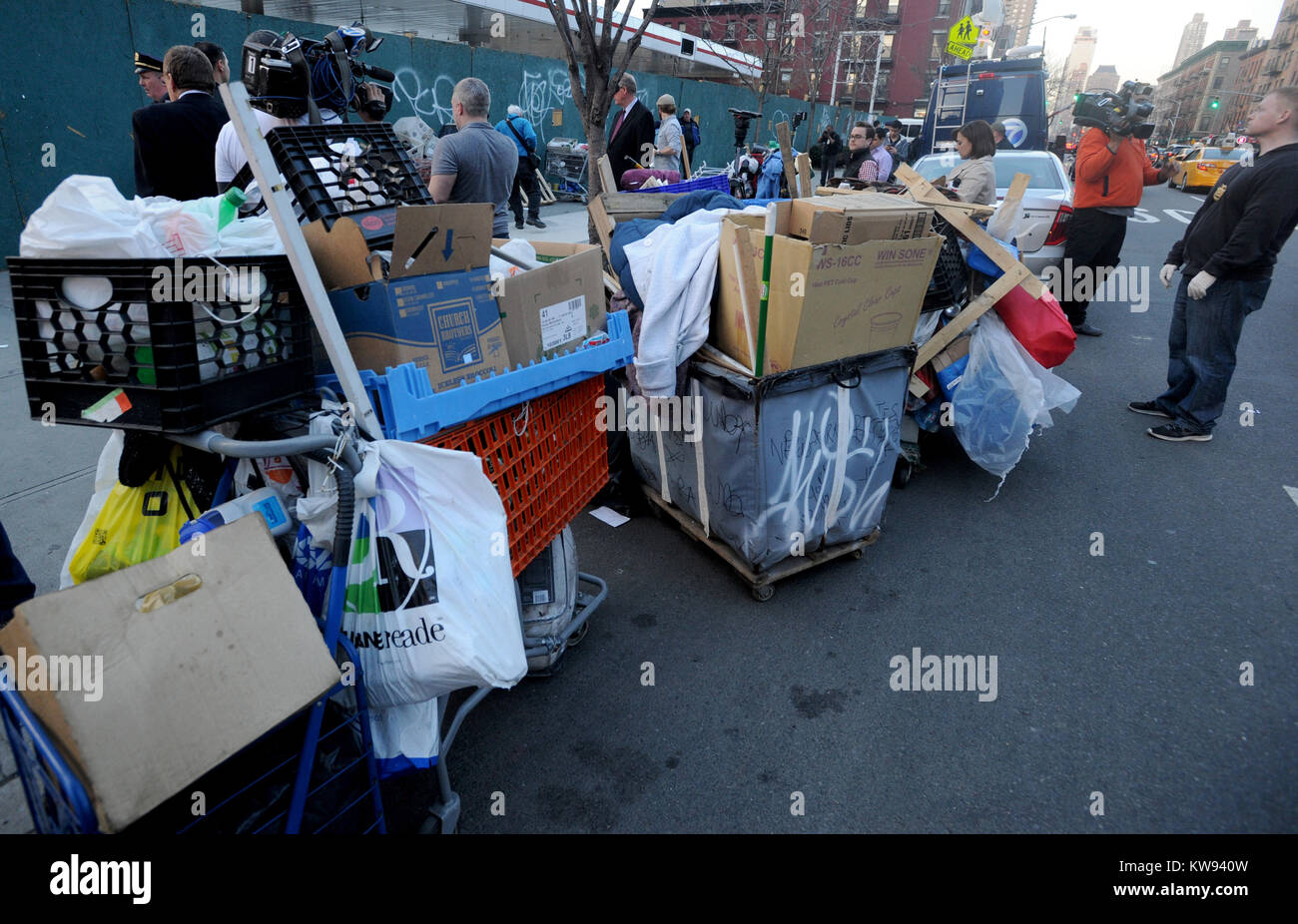 New York Ny March 09 Homeless Woman A La Cart Story As Seen On Stock Photo Alamy New York Ny March 09 Homeless Woman A La Cart Story As Seen On Stock Photo Alamy