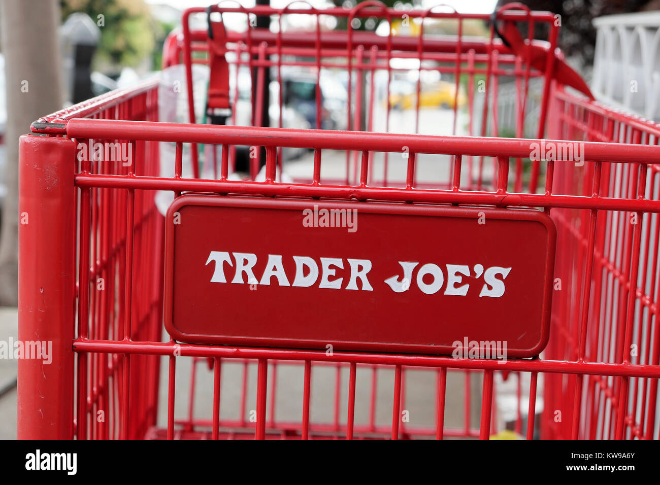 Trader Joe's grocery store shopping cart  on Hyperion Avenue in the Silver Lake neighbourhood of Los Angeles, California,   KATHY DEWITT Stock Photo