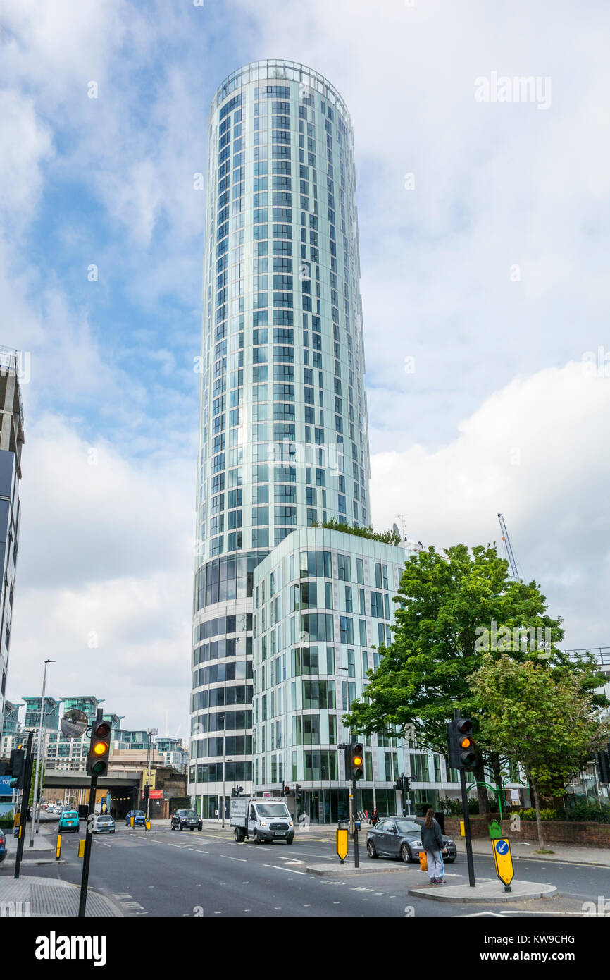 Sky Gardens SkyGardens tower Nine Elms Vauxhall residential development by architects Careyjones Chapmantolcher (CJCT), Lambeth, London. Stock Photo