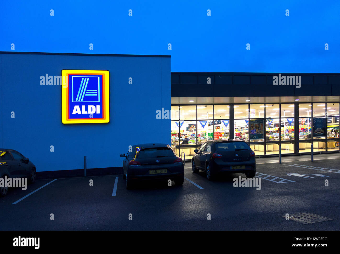 aldi store open early morning opening Stock Photo