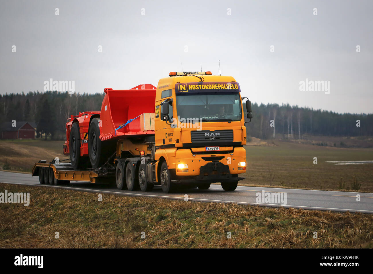 SALO, FINLAND - DECEMBER 28, 2017: MAN TGA 41.530 truck of Nostokonepalvelu transports Sandvik LH517 Underground loader along highway. The mining vehi Stock Photo