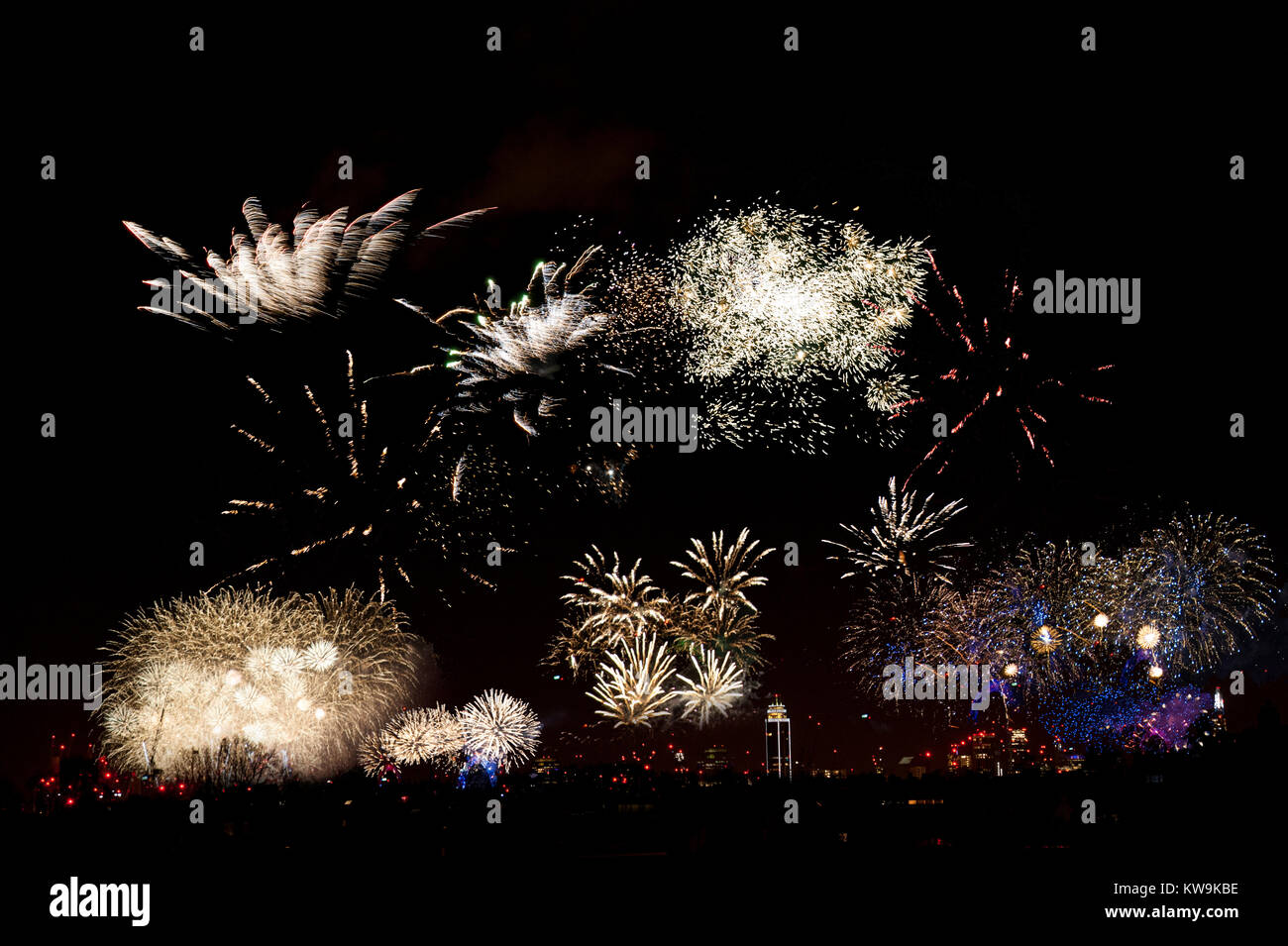 Fireworks in London on New year's Eve Stock Photo - Alamy