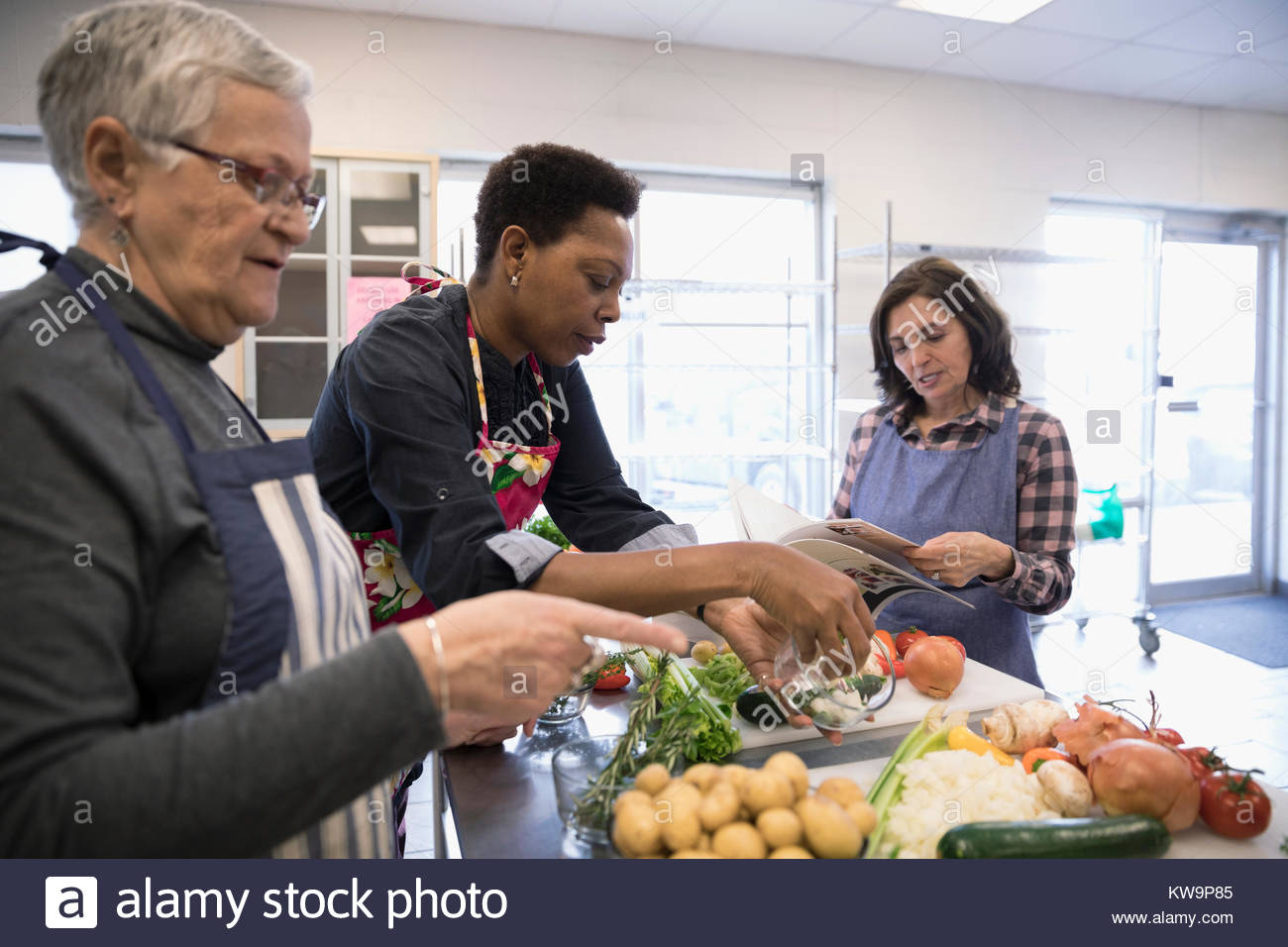 Amucu open on thanksgiving