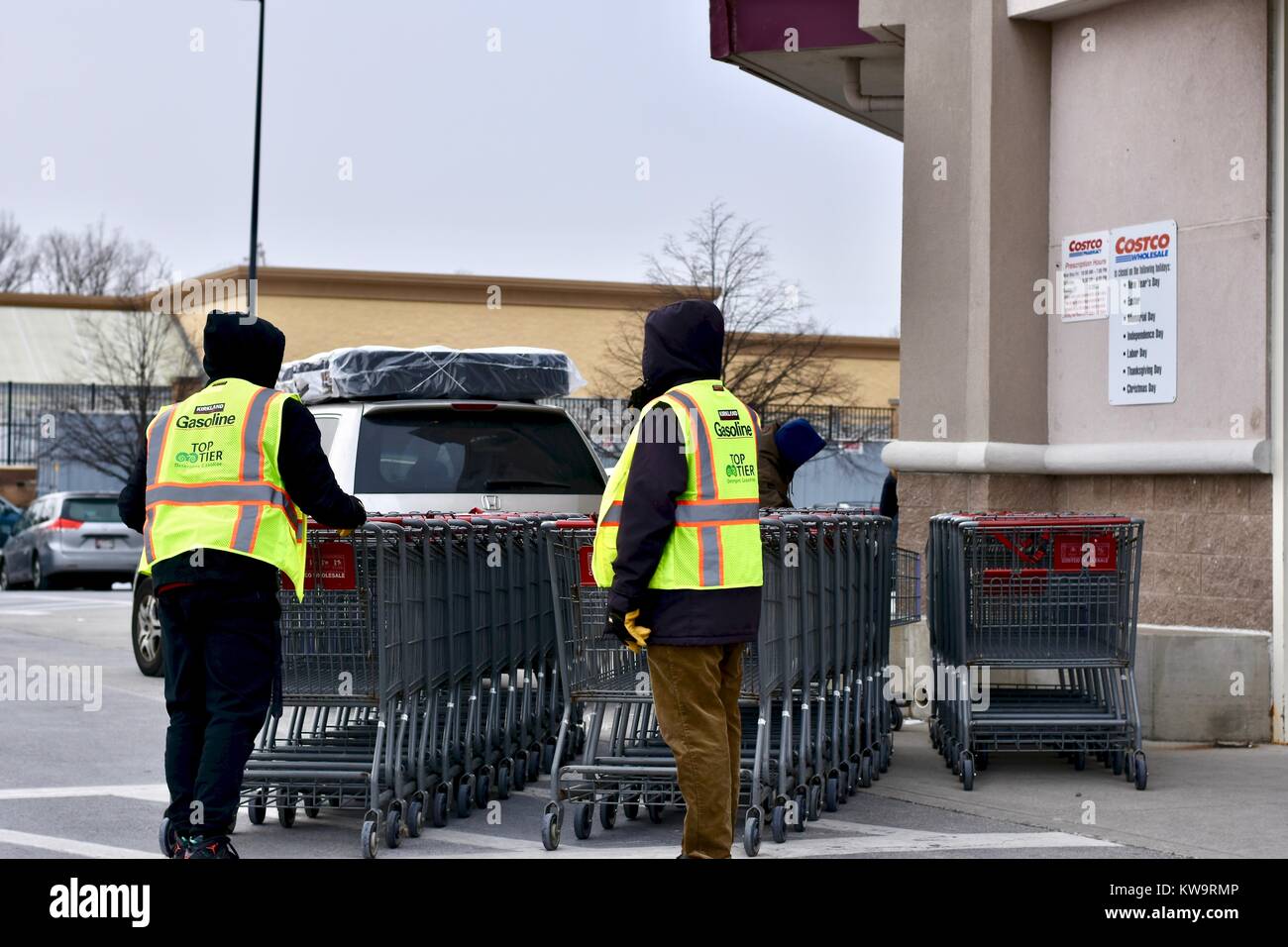 Shopping carts being pushed hires stock photography and images Alamy