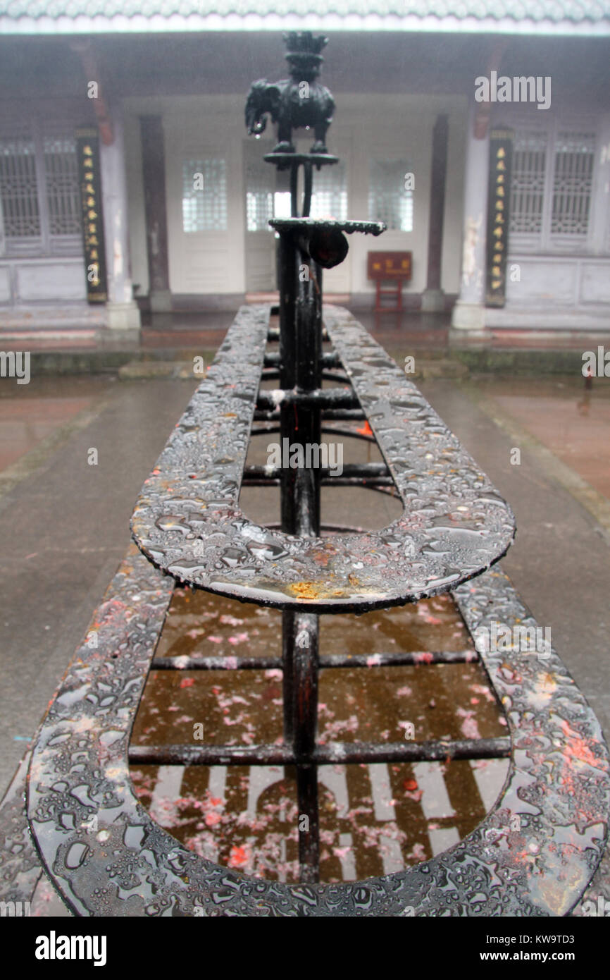 Empty shrine on the top of mount Emei, China Stock Photo