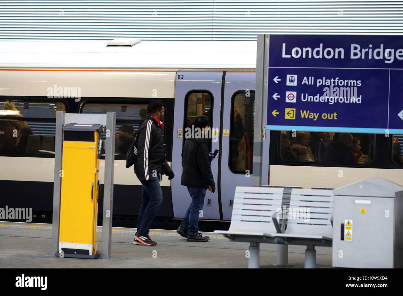 Pic shows: Back to work January 2nd after holiday break today London Bridge Station revamp opening new platforms entrance but higher rail fares were a Stock Photo