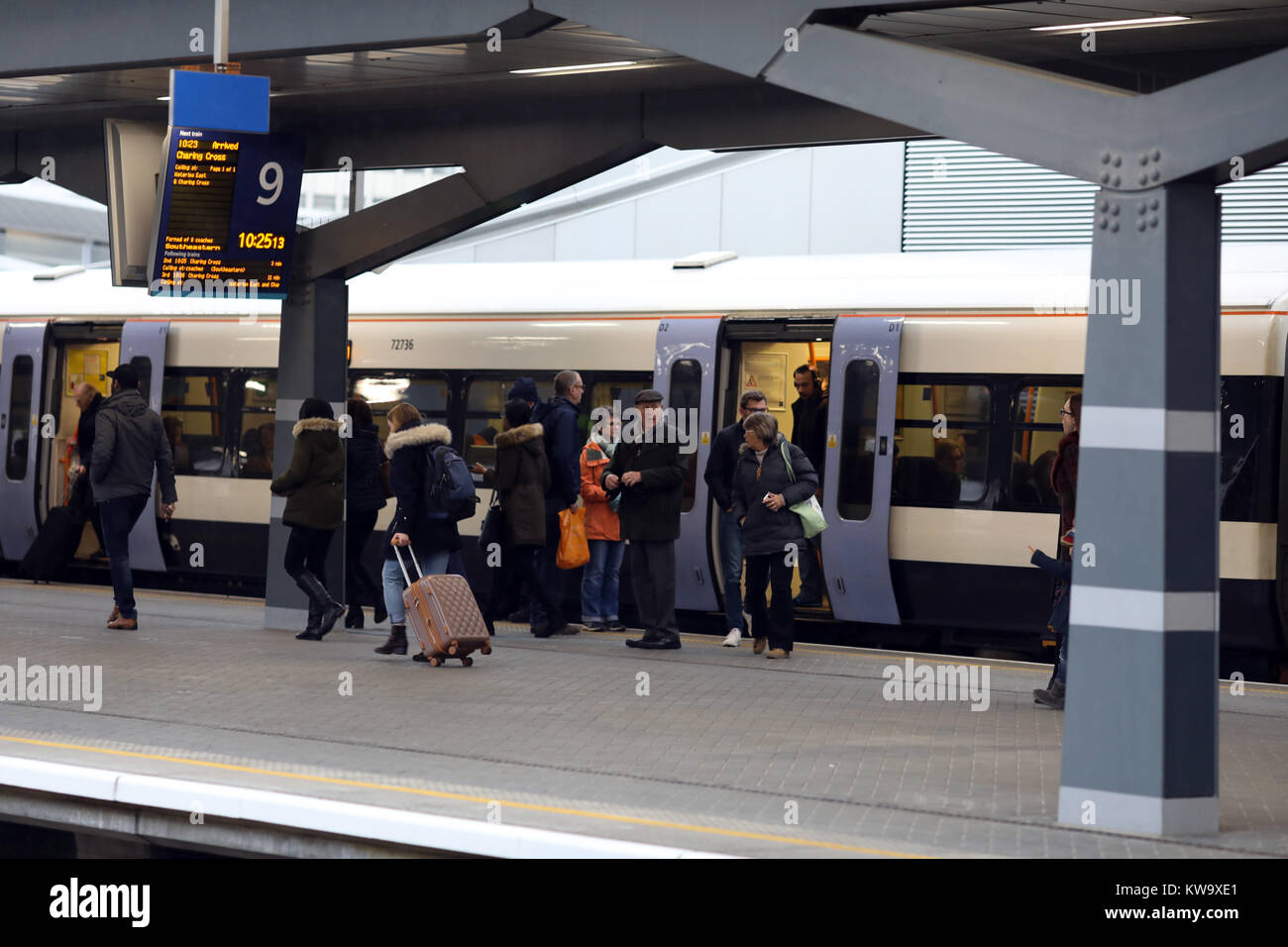 Pic shows: Back to work January 2nd after holiday break today London Bridge Station revamp opening new platforms entrance but higher rail fares were a Stock Photo