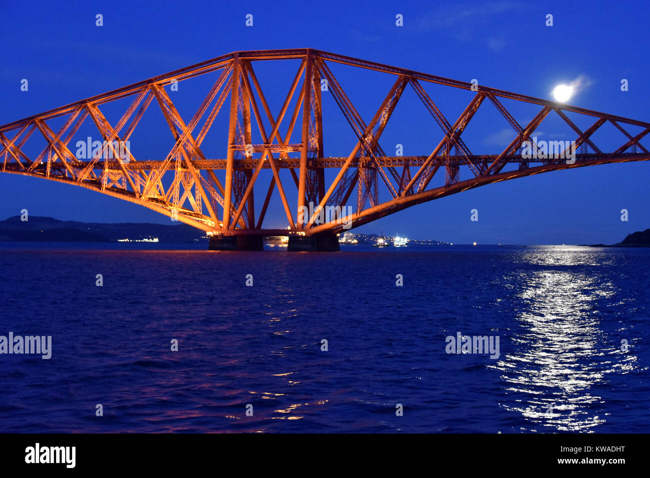 Edinburgh, Scotland, United Kingdom. 01st Jan, 2018. The January full moon - known as the 'wolf moon' - is reflected in the waters of the Forth Estuary as it rises behind the Forth Bridge on New Year's Day, Credit: Ken Jack/Alamy Live News Stock Photo