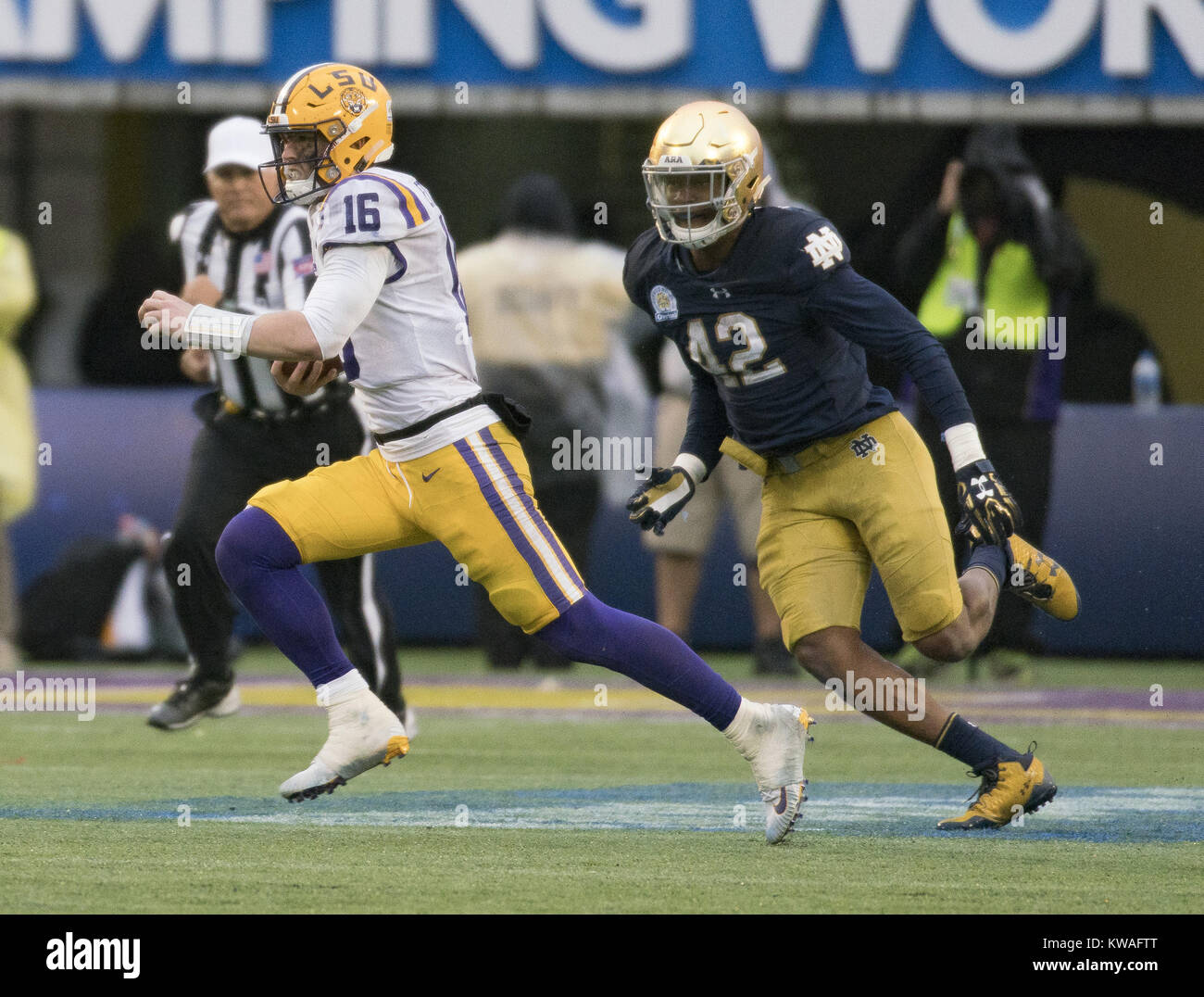 Orlando, Florida, USA. 1st January, 2018. LSU quarterback DANNY ETLING (16) scrambles for a first down in the second half of the Florida Citrus Bowl at Camping World Stadium. Credit: Jerome Hicks/ZUMA Wire/Alamy Live News Stock Photo