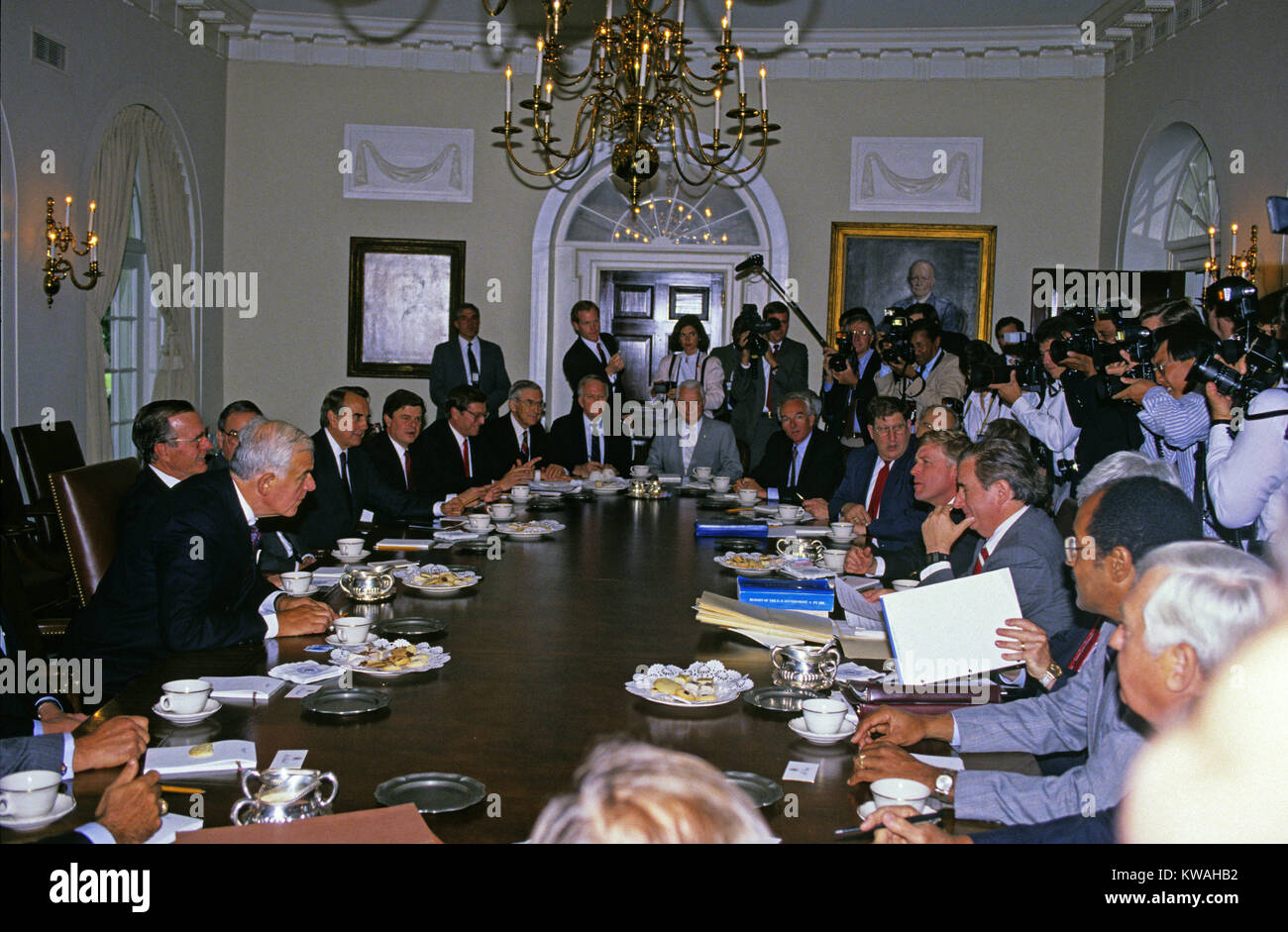 Washington, District of Columbia, USA. 15th May, 1990. United States President George H.W. Bush meets with bipartisan, bicameral Congressional budget negotiators in the Cabinet Room of the White House in Washington, DC on May 15, 1990. Credit: Ron Sachs/CNP Credit: Ron Sachs/CNP/ZUMA Wire/Alamy Live News Stock Photo