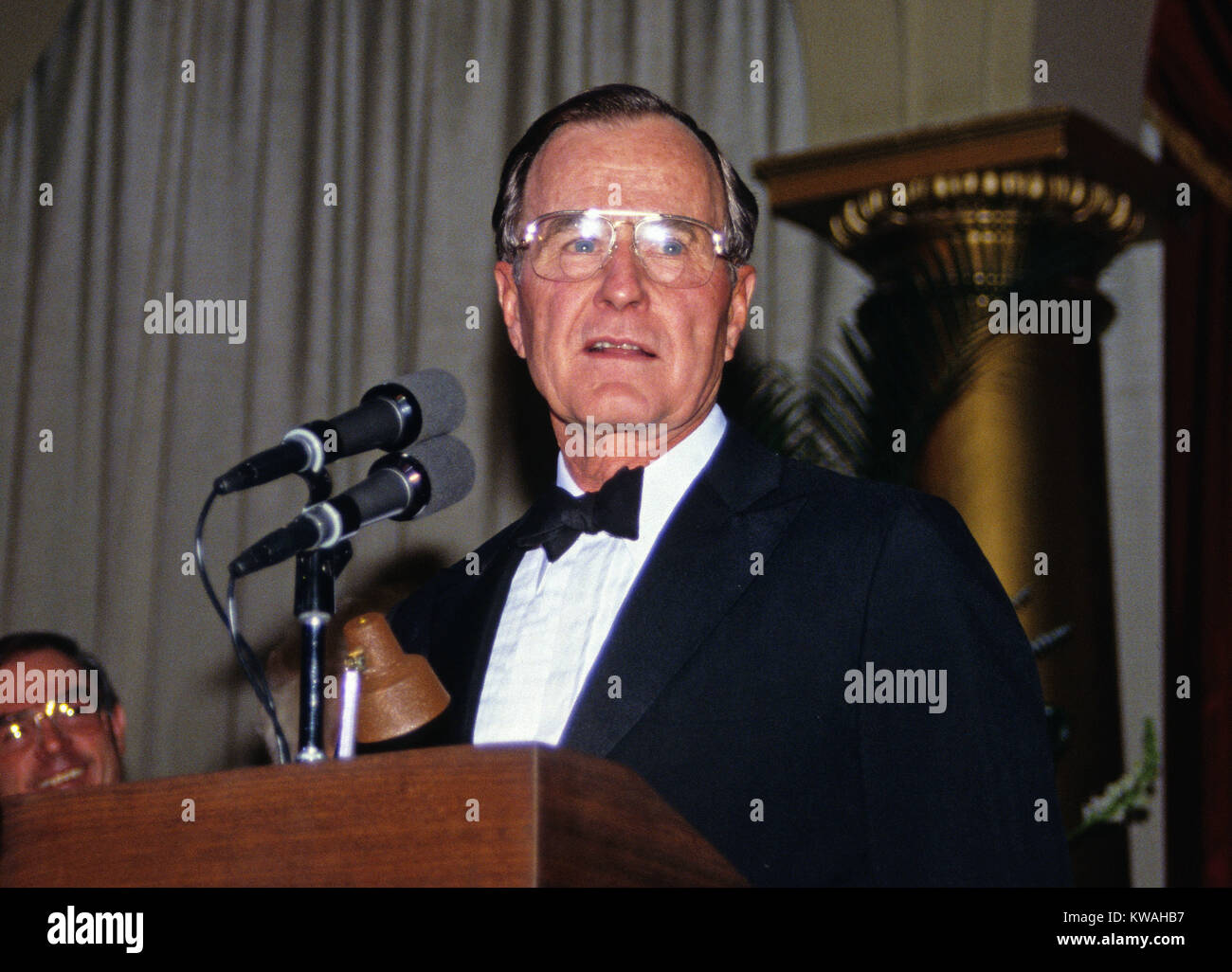 Washington, District of Columbia, USA. 18th Jan, 1989. United States President-elect George H.W. Bush makes remarks at a dinner at the Pension Building in Washington, DC on January 18 1989. Credit: Ron Sachs/CNP Credit: Ron Sachs/CNP/ZUMA Wire/Alamy Live News Stock Photo