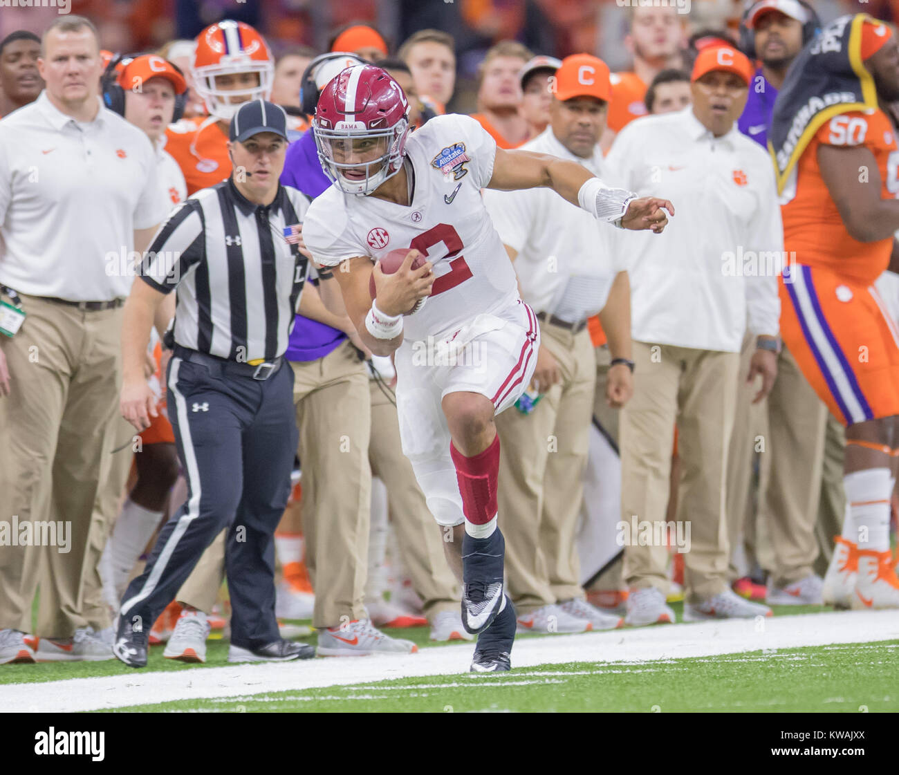 New Orleans, LA, USA. 1st Jan, 2018. Alabama QB Jalen Hurts #2 tip toes along the sidelines during the Allstate Sugar Bowl football game between the Clemson Tigers and the Alabama Crimson Tide at the Mercedes-Benz Supedome in New Orleans, LA. Kyle Okita/CSM/Alamy Live News Stock Photo