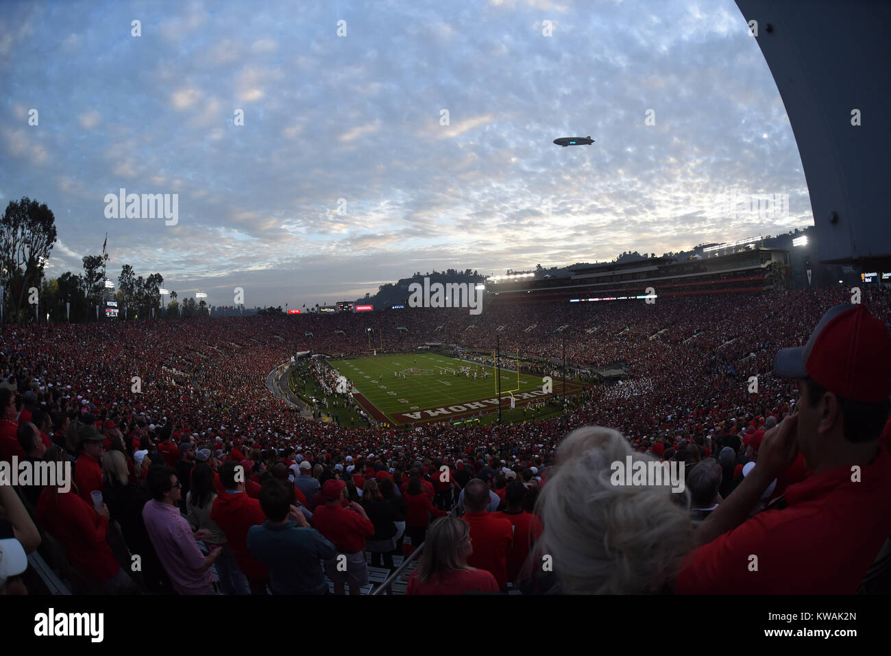 Pasadena, California, USA. 01st Jan, 2018. A wide angle view of the stadium during the 2018 Rose Bowl semi-final game between the Oklahoma Sooners and the Georgia Bulldogs at the Rose Bowl Stadium in Pasadena, CA. John Green/CSM Credit: Cal Sport Media/Alamy Live News Stock Photo