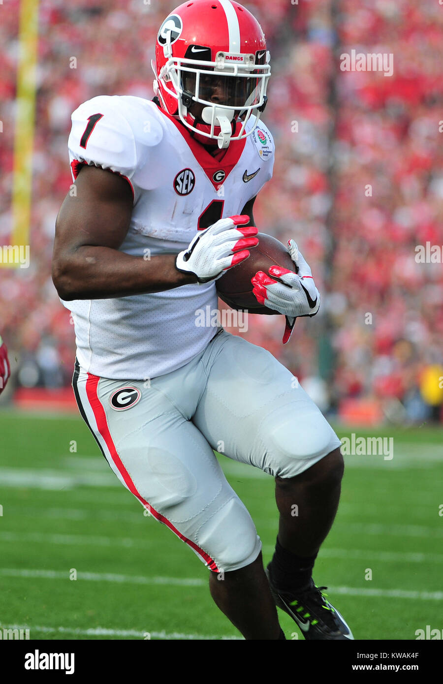 Pasadena, California, USA. 01st Jan, 2018. Georgia Bulldogs running back Sony Michel #1 scores in the 1st half during the 2018 Rose Bowl semi-final game between the Oklahoma Sooners and the Georgia Bulldogs at the Rose Bowl Stadium in Pasadena, CA. John Green/CSM Credit: Cal Sport Media/Alamy Live News Stock Photo