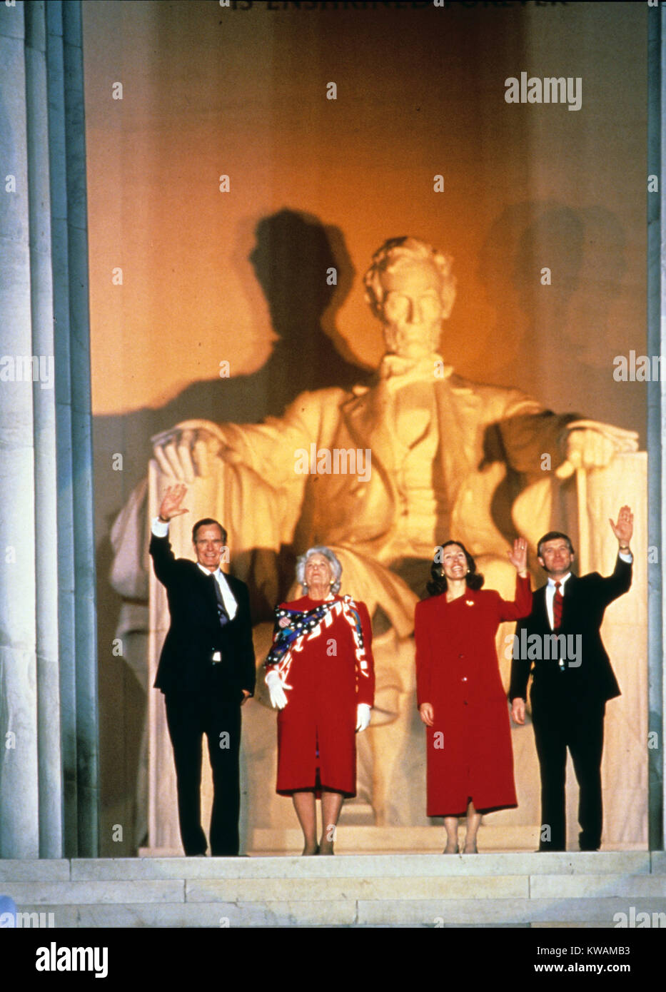 United States President-elect George H.W. Bush attends the opening ceremony for his inauguration at the Lincoln Memorial in Washington, DC on January 18 1989. From left to right: President-elect Bush, Barbara Bush, Marilyn Quayle, and US Vice President-elect Dan Quayle. Credit: Robert Trippett/Pool via CNP - NO WIRE SERVICE - Photo: Robert Trippett/Consolidated/dpa Stock Photo