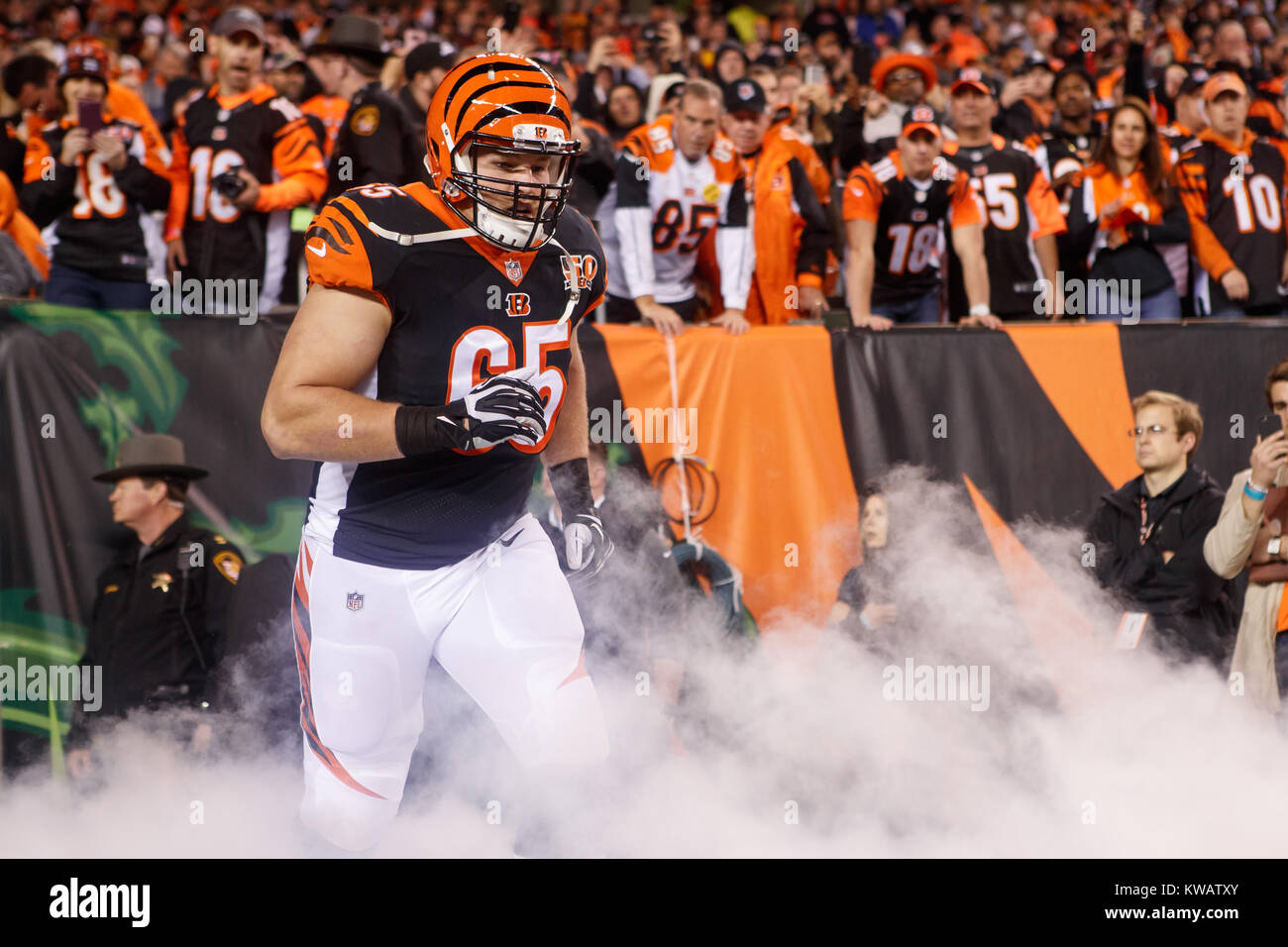 Cincinnati Bengals guard Clint Boling (65) in the first half during an NFL  football game the Arizona Cardinals, Sunday, Nov. 22, 2015, in Glendale,  Ariz. (AP Photo/Rick Scuteri Stock Photo - Alamy