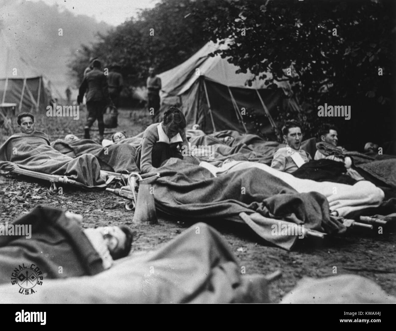 Soldiers healthcare hi-res stock photography and images - Alamy