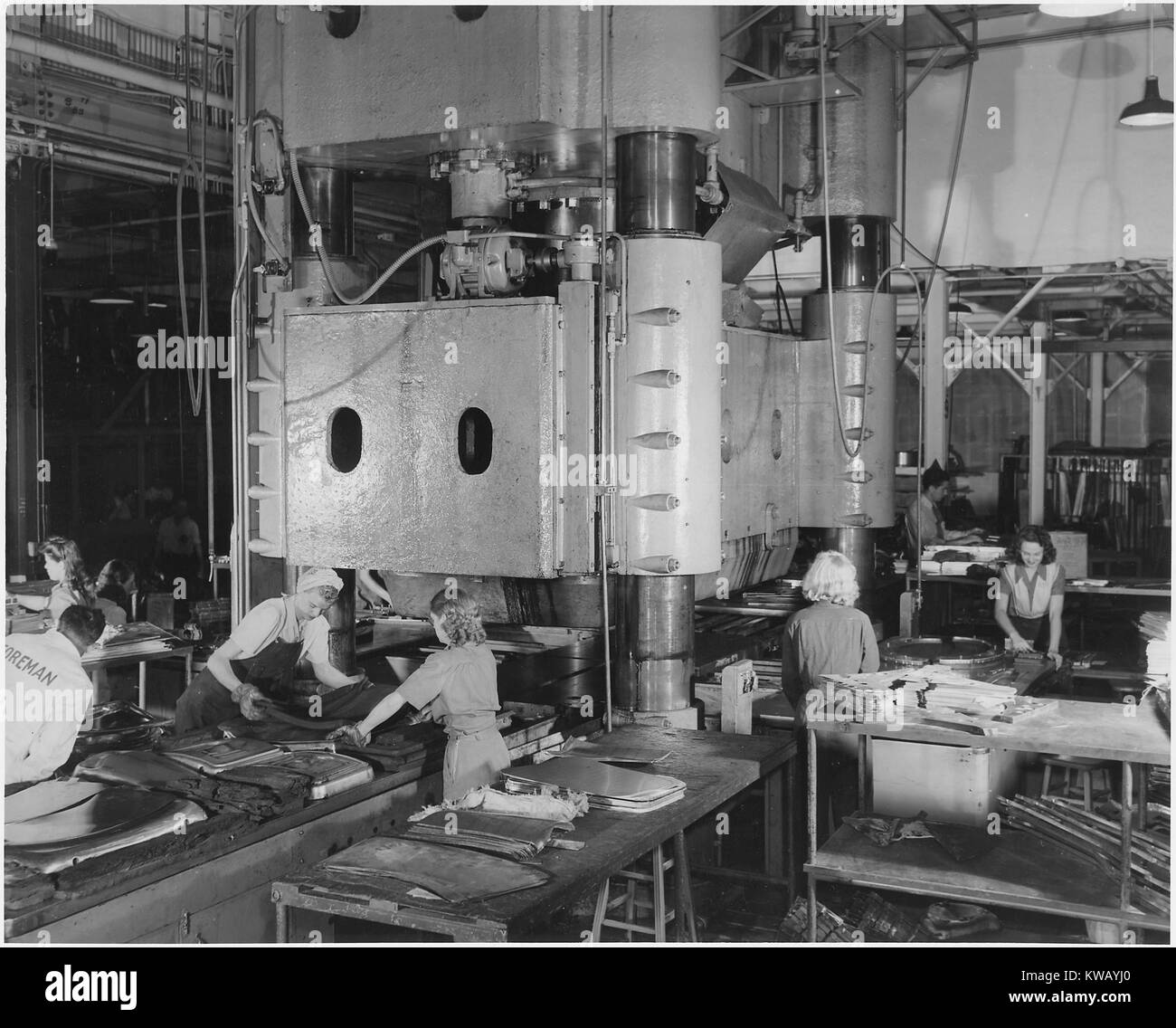 Women factory world war ii hi-res stock photography and images - Alamy