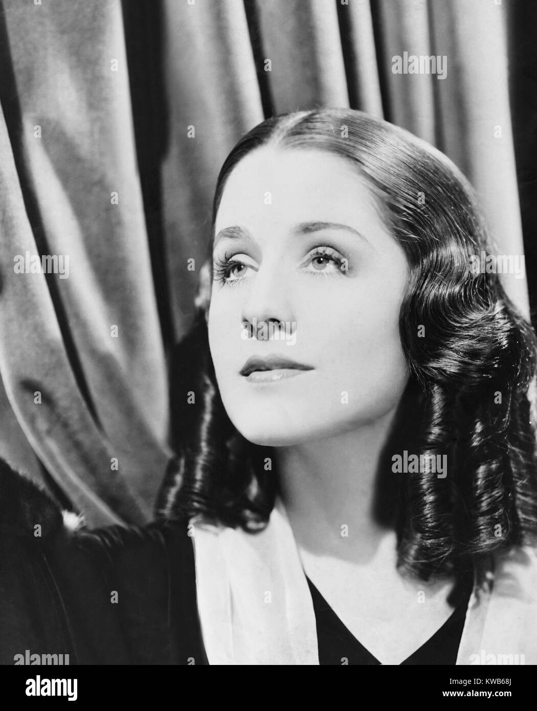 THE BARRETTS OF WIMPOLE STREET, Norma Shearer as Elizabeth Barrett