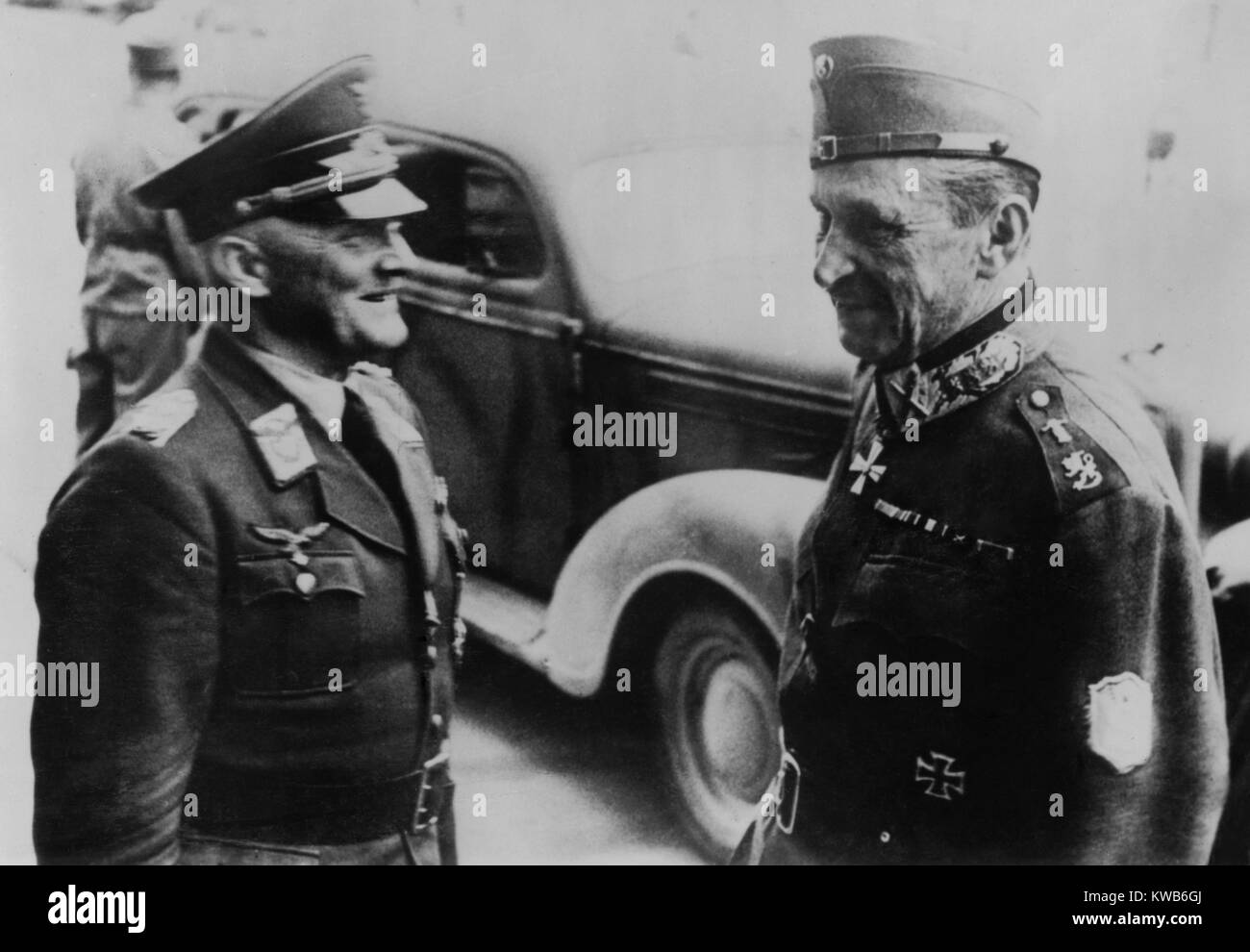 Finland's Marshal Mannerheim speaking with German air General Hans-Jurgen Stumpff, August 1941. Finland accepted German assistance during the 'Continuation War' (June 25, 1941- Sept. 19, 1944) against the Soviet Union(Russia). World War 2. (BSLOC 2014 8 151) Stock Photo