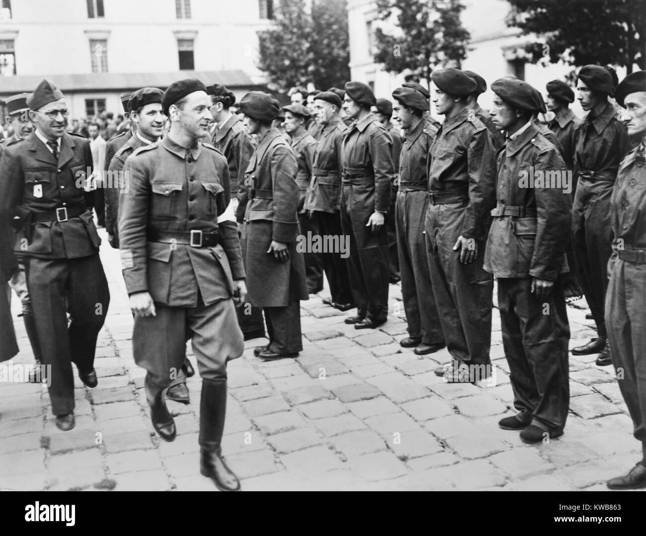 Lot de 2 insignes français libération 1944 De Gaulle original WW2 