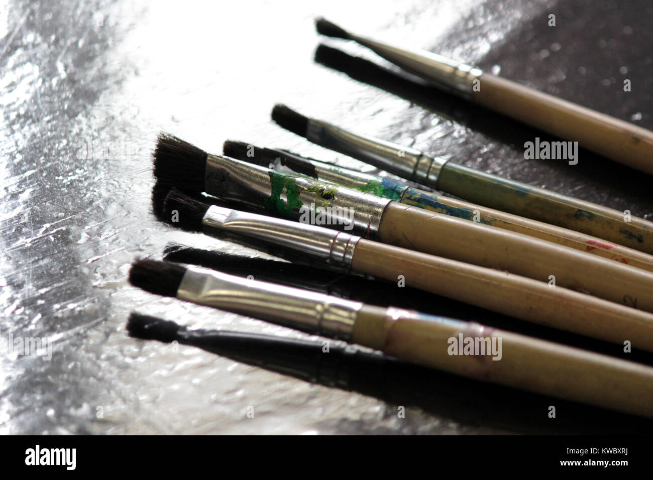 Paint paint brushes on table hires stock photography and images Alamy