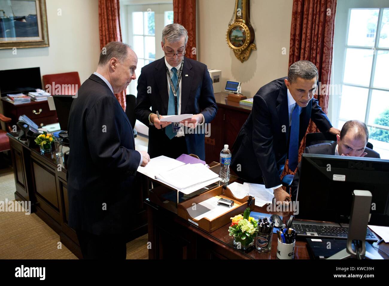 President Obama works on a speech about the Middle East with National Security staff. May 19, 2011. L-R: Nat'l Security Advisor Tom Donilon; Dep. Nat. Security Advisor Denis McDonough; the President; and Ben Rhodes, Dep. Nat'l Security Advisor for Strategic Communications. (BSLOC 2015 13 266) Stock Photo