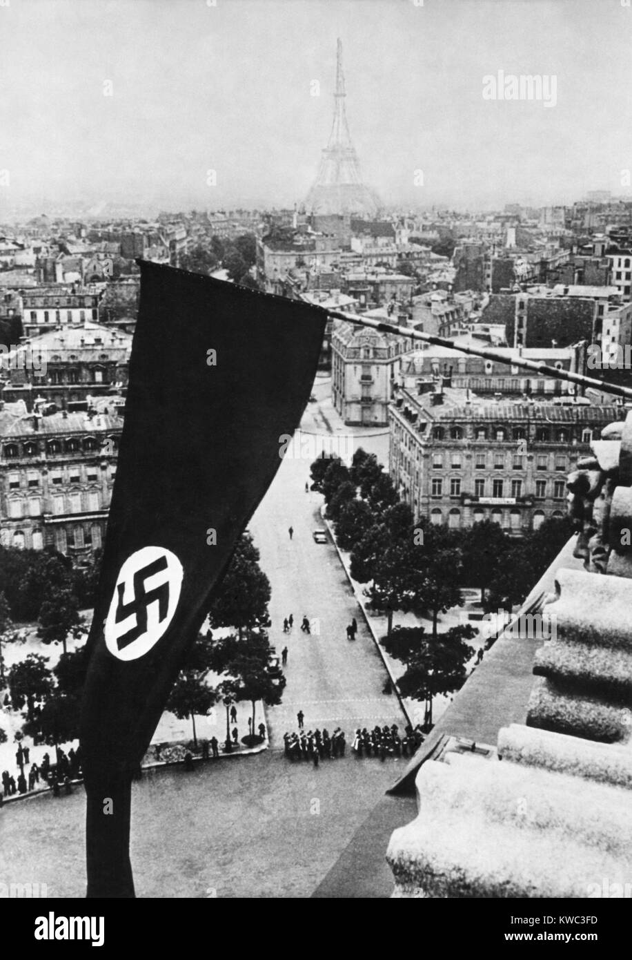 Nazi Swastika flag on the Arc de Triomphe after German occupation of Paris, June 1940, World War 2 (BSLOC 2015 13 80) Stock Photo