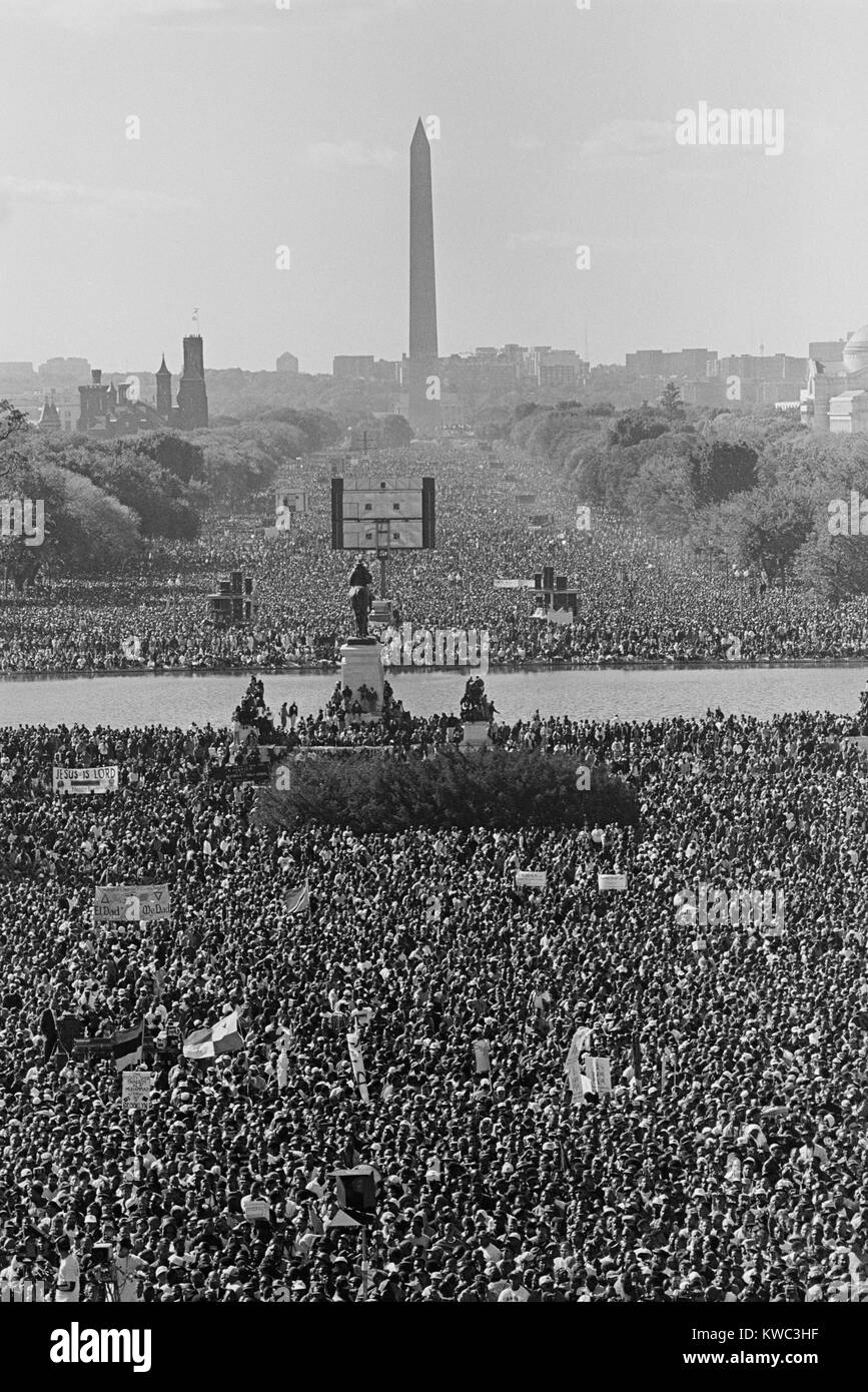 Marchers on the National Mall during the Million Man March, in view towards the Washington Monument. Oct. 16, 1995. Louis Farrakhan, of the Nation of Islam, led the March. Speakers included: Rosa Parks, Dorothy I. Height, James Bevel, Dr. Cornel West, Benjamin Chavis Muhammad. (BSLOC 2015 14 109) Stock Photo