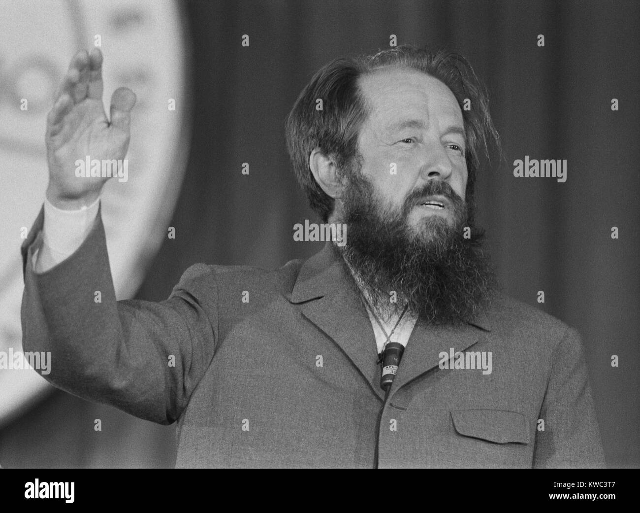 Aleksandr Solzhenitsyn, speaking on June 31, 1975, during his exile from Soviet Russia. The Nobel Prize winning novelist and historian was expelled from the Soviet Union in 1974. He came to the US on the invitation of Stanford University and lived in Cavendish, Vermont from 1976 until his return to Russia in 1994. (BSLOC 2015 14 184) Stock Photo