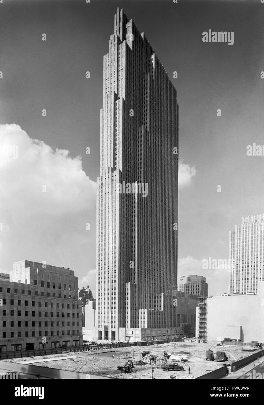 The new RCA Building in Rockefeller Center on Sept. 1, 1933. The adjacent lots await construction. It was the landmark building of the complex of 19 commercial buildings between 48th and 51st streets in New York City built between 1930 and 1939. Photo by Samuel H. Gottscho. (BSLOC 2015 14 200) Stock Photo
