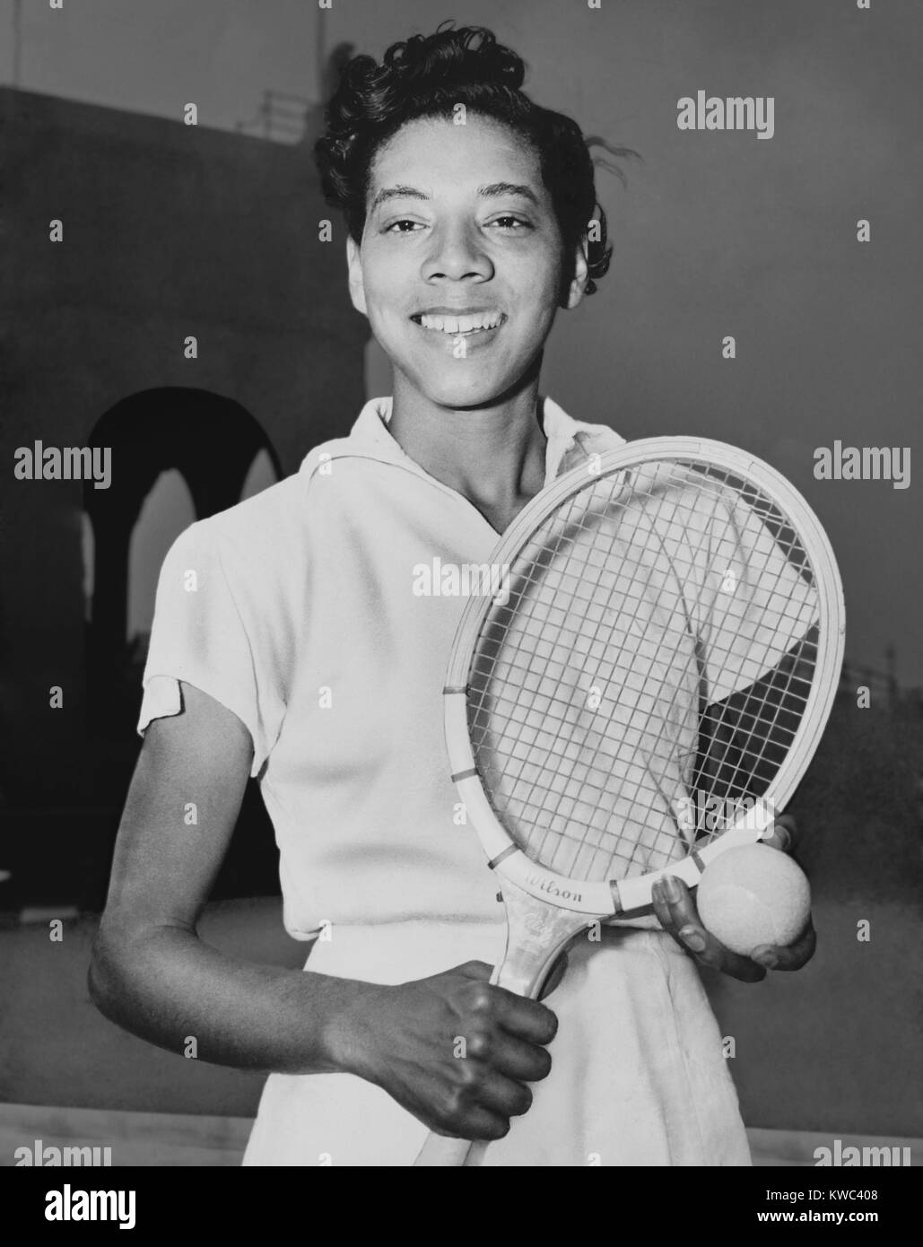 Althea Gibson was the first African American to play in the U.S. Open Tennis Tournament in 1950. The 23 year old lost her second round match with Louise Brough, three-time defending Wimbledon champion at the West Side Club in Forest Hills. (BSLOC 2015 14 220) Stock Photo