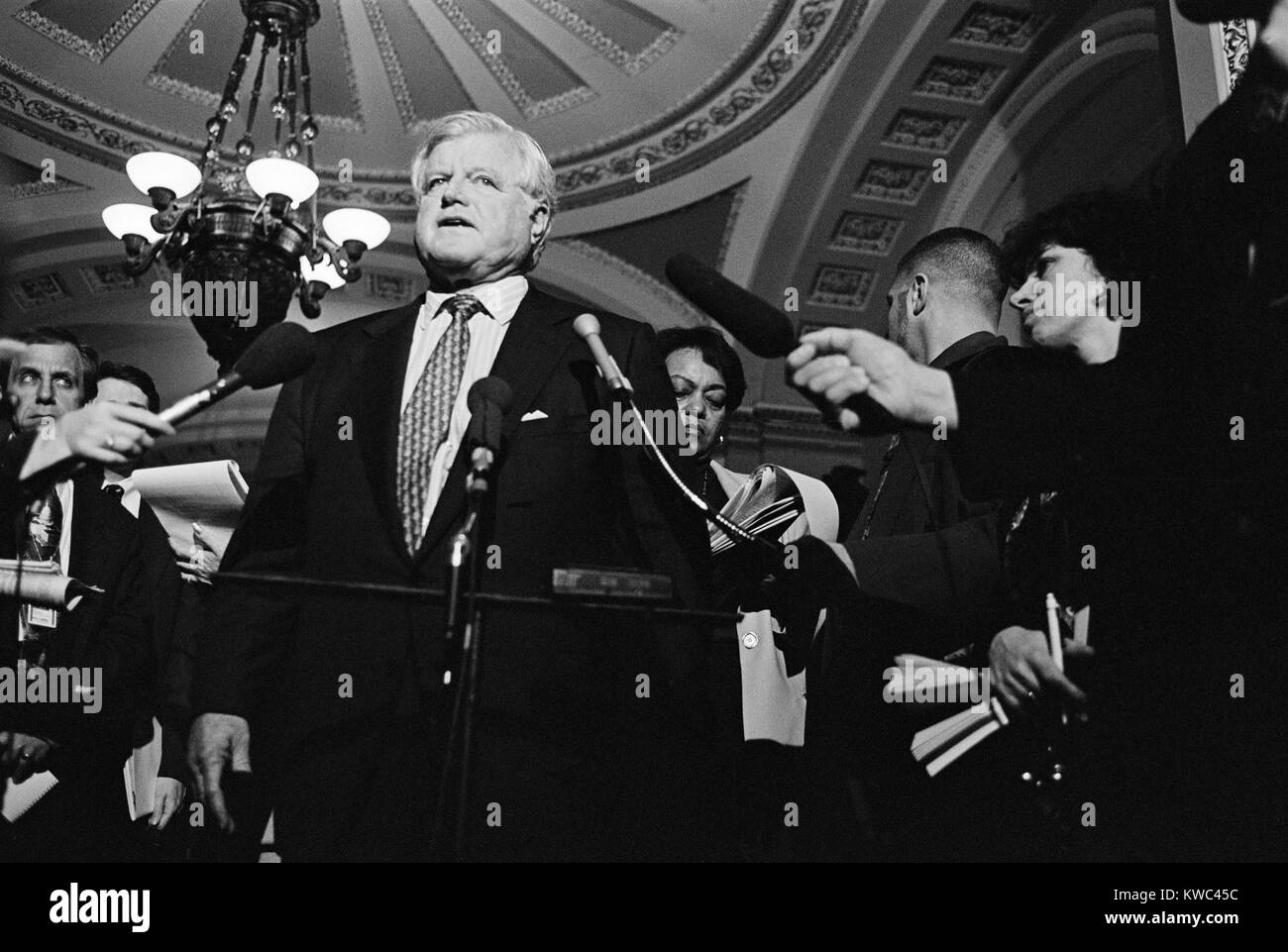 Senator Ted Kennedy speaks to reporters in the U.S. Capitol during Clinton Impeachment Trial. The trial started on Jan. 7, 1999, and ended with Clinton Acquittal on Feb. 12. (BSLOC 2015 14 86) Stock Photo