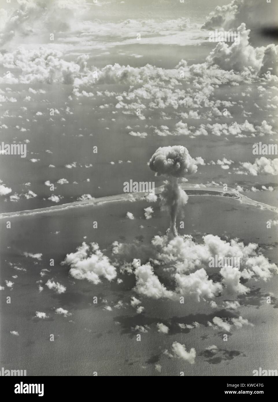 The ABLE test of Operation Crossroads, July 1, 1946. The bomb was dropped from a B-29 and detonated at 520 feet. It was the first nuclear explosion since the Nagasaki bomb of Aug. 9, 1945. ABLE had the force of 20,000 tons of TNT. (BSLOC 2015 2 1) Stock Photo