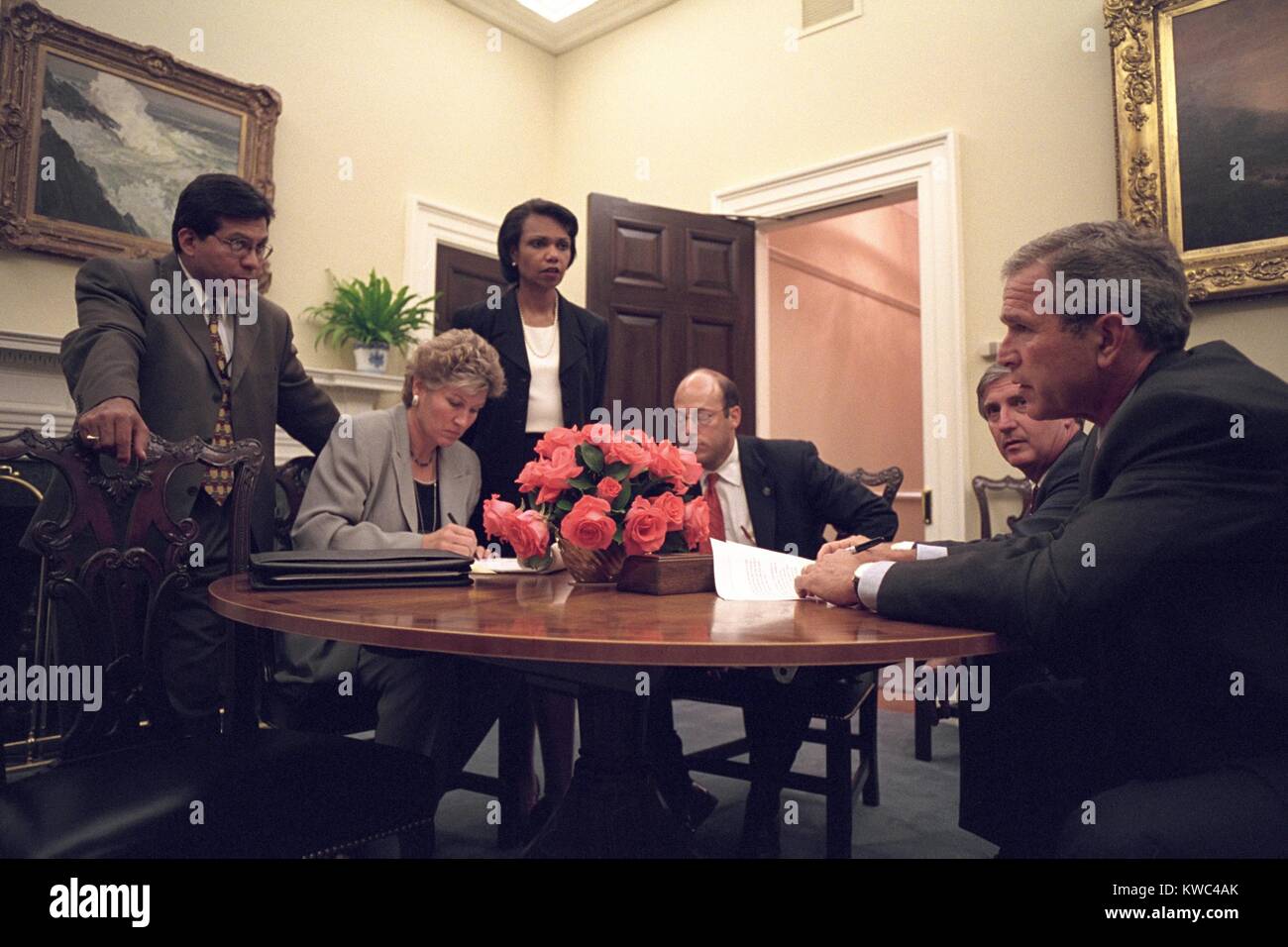 Oval Office meeting on the evening of Sept. 11, 2001, after 9-11 Terrorist Attacks. President George W. Bush is with his senior staff working on the speech that he will deliver at 8:30 PM. Left-Right: Alberto Gonzales, White House Counsel; Karen Hughes, Counselor; Condoleezza Rice, National Security Adviser; Ari Fleischer, Press Secretary, and Andy Card, Chief of Staff. (BSLOC 2015 2 138) Stock Photo