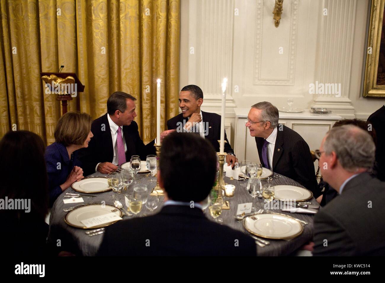President Barack Obama's table at a dinner with chairmen and ranking members of Congress. L-R: With House Minority Leader Nancy Pelosi, House Speaker John Boehner, The President, Senate Majority Leader Harry Reid, Sen. Minority Leader, Mitch McConnell. East Room of the White House, May 2, 2011. (BSLOC 2015 13 218) Stock Photo