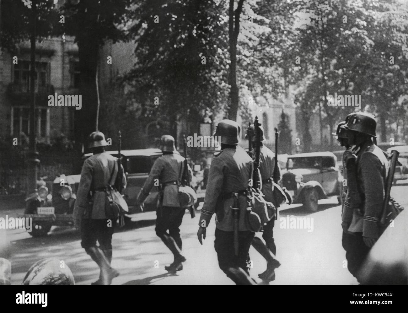 German Army patrol in Berlin during the Nazi Party purge of the Sturmabteilung (SA) leadership. June 30-July 2, 1934. Nazi Storm Troopers (Sturmabteilung, SA) had become a liability to Hitler after he became Chancellor in 1933. The purge, 'Night of Long Knives', decapitated their leadership and subordinated their role in the Nazi movement. Ernst Roehm and at least 85 others were murdered. (BSLOC 2015 13 47) Stock Photo