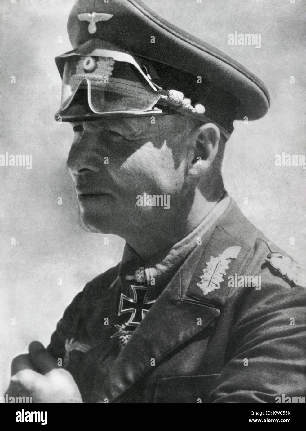 Field Marshal Erwin Rommel in North Africa, Jan. 1942. He wears his Knight's Cross of the Iron Cross with Oak Leaves and Swords. World War 2 (BSLOC 2015 13 64) Stock Photo